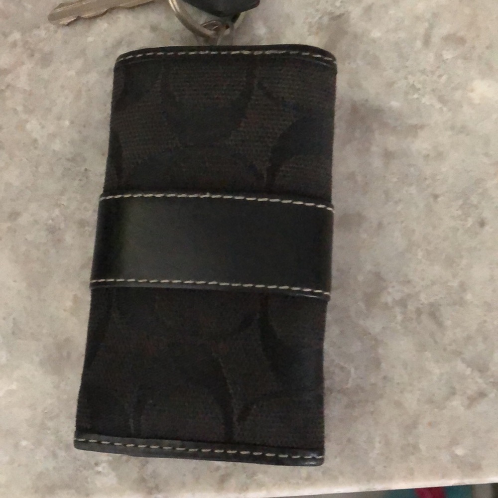 - Coach keycase - Picture 2 of 2